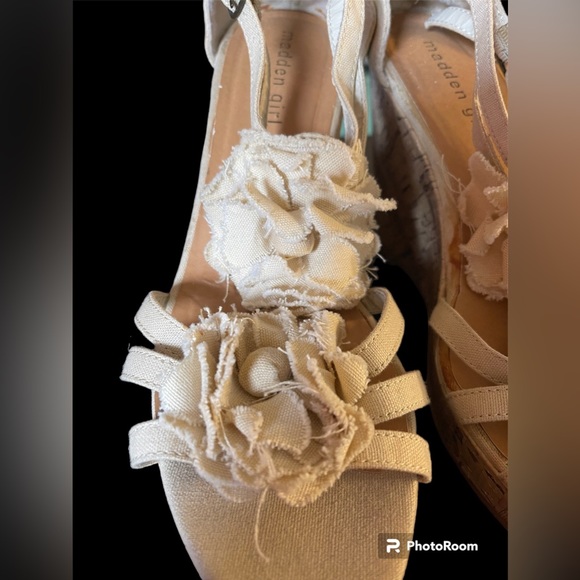 Madden Girl Clover Wedge Sandal - Picture 5 of 5